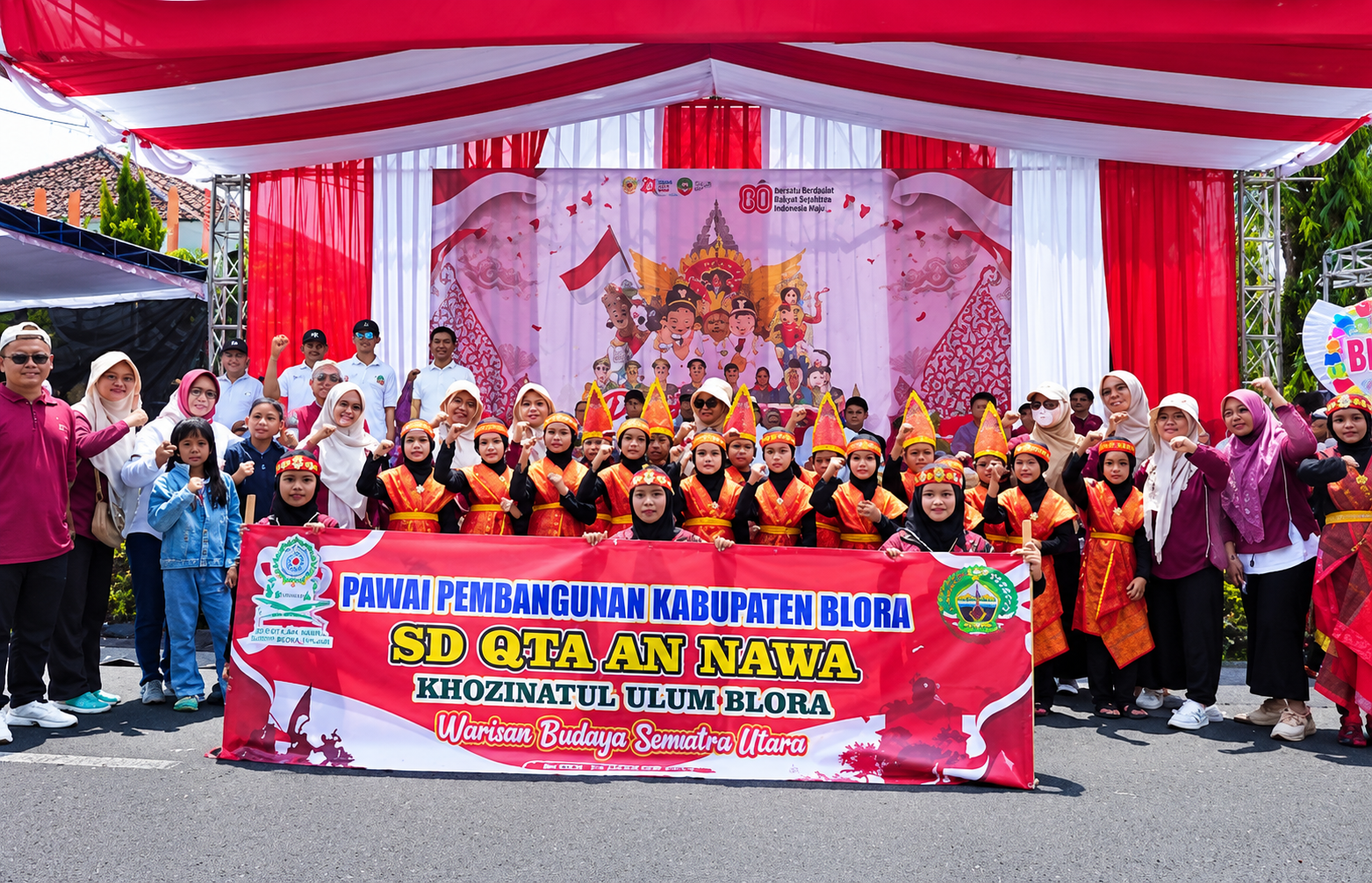 SD QTA Annawa Meriahkan Pawai Pembangunan Kabupaten Blora dengan Pesona Budaya Nusantara